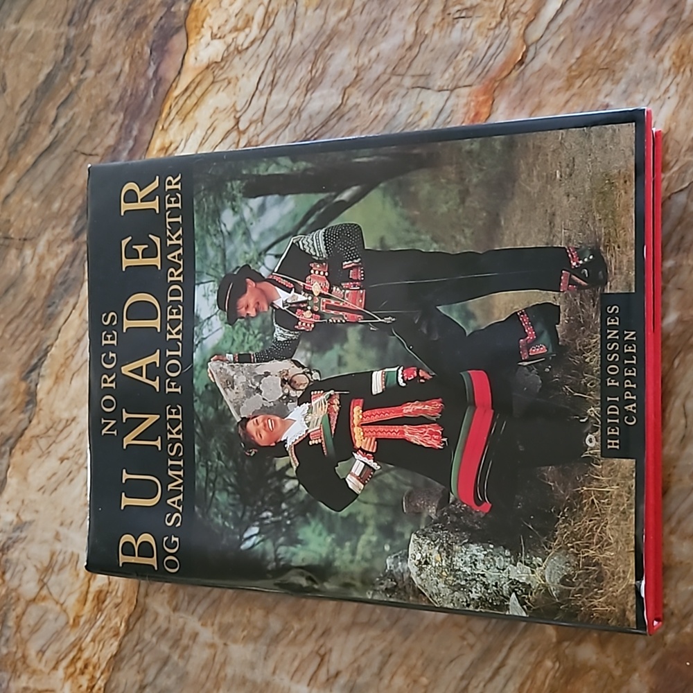 BOOK - Norges Bunader Og Samiske Folkedrakter